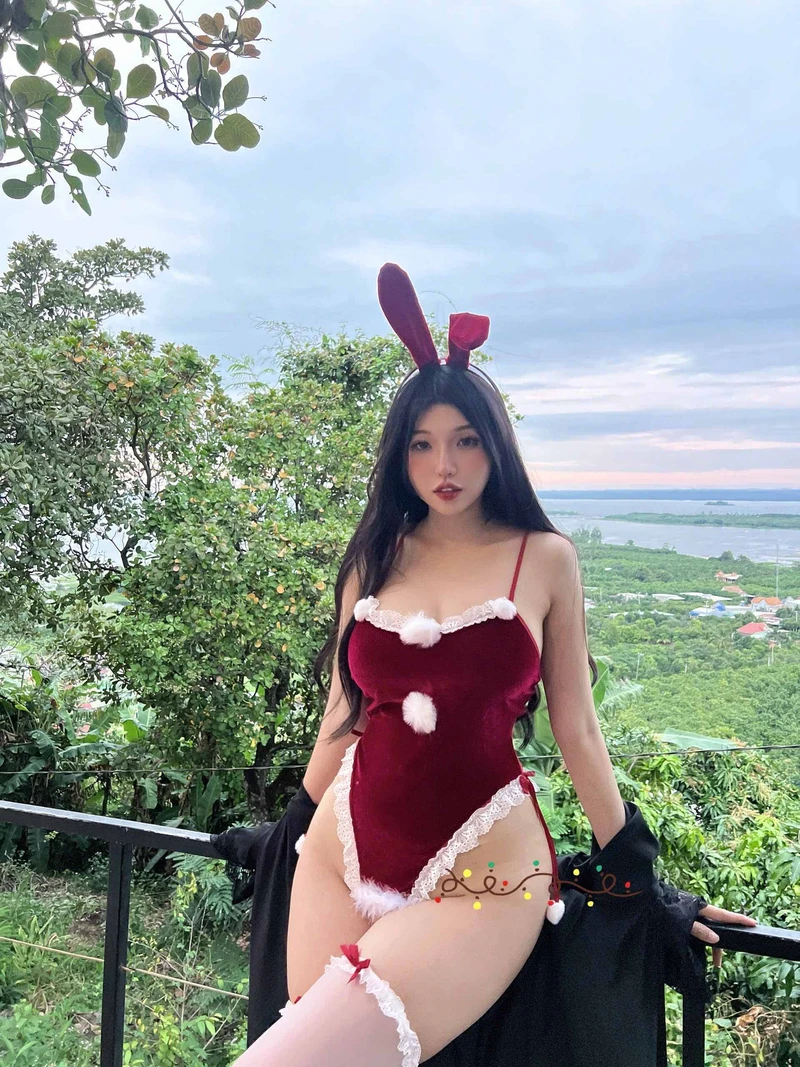 Gái xinh mặc cosplay thỏ bikini nóng bỏng