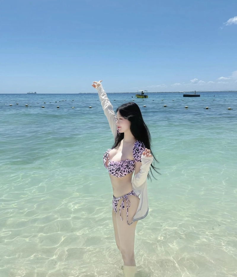Gái xinh seoul asuna bikini nước biển trong xanh