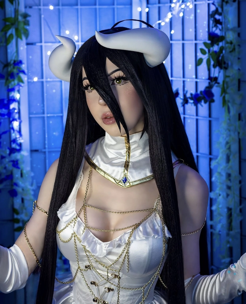 Hình Albedo cosplay sở hữu thần thái kiêu sa