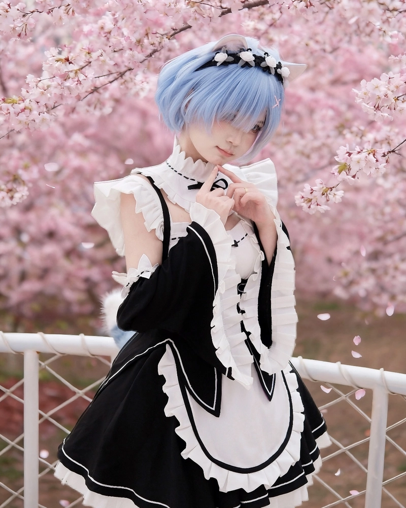 Hình Rem cosplay đẹp tựa nàng thơ trong anime