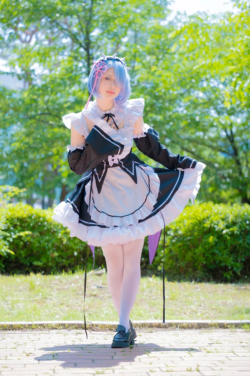 Hình Rem cosplay khiến fan Re Zero mê mẩn