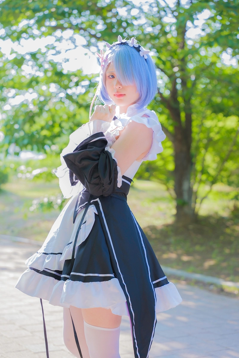 Hình Rem cosplay mang vẻ đẹp dịu dàng khó quên