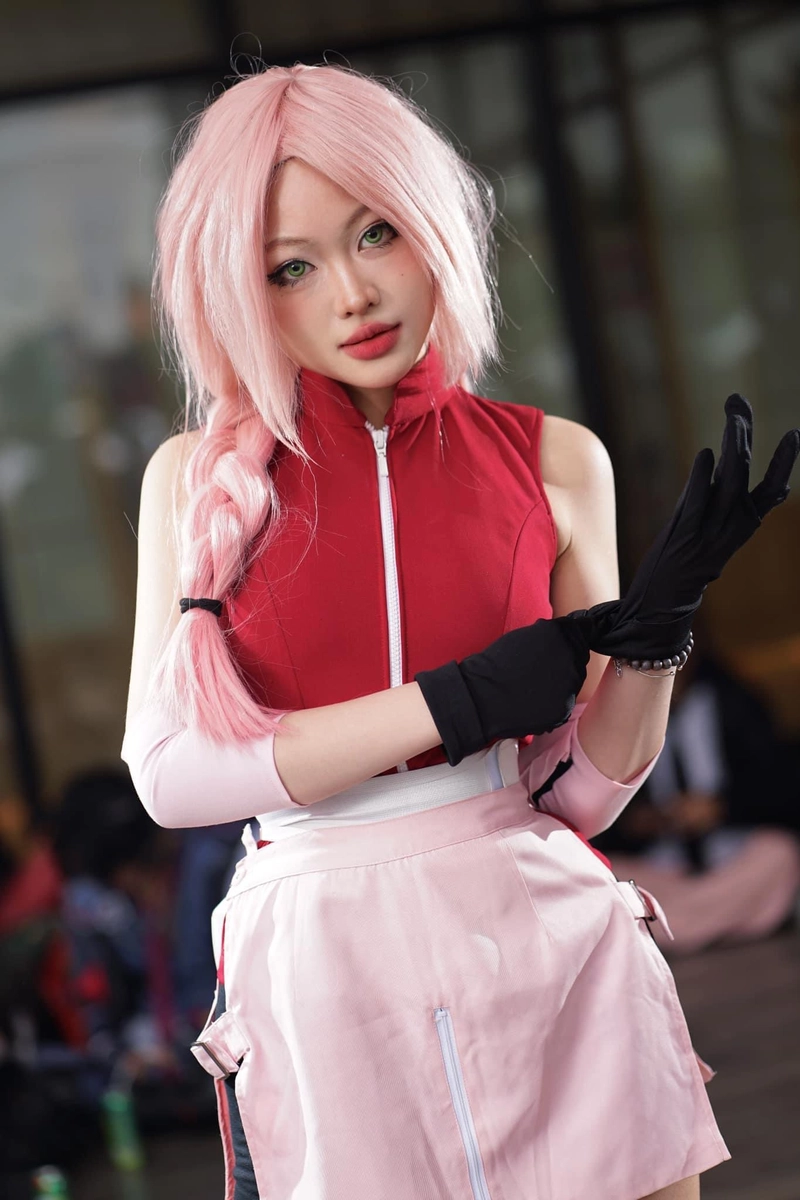 Hình Sakura Haruno cosplay đẹp mắt dành cho fan Naruto