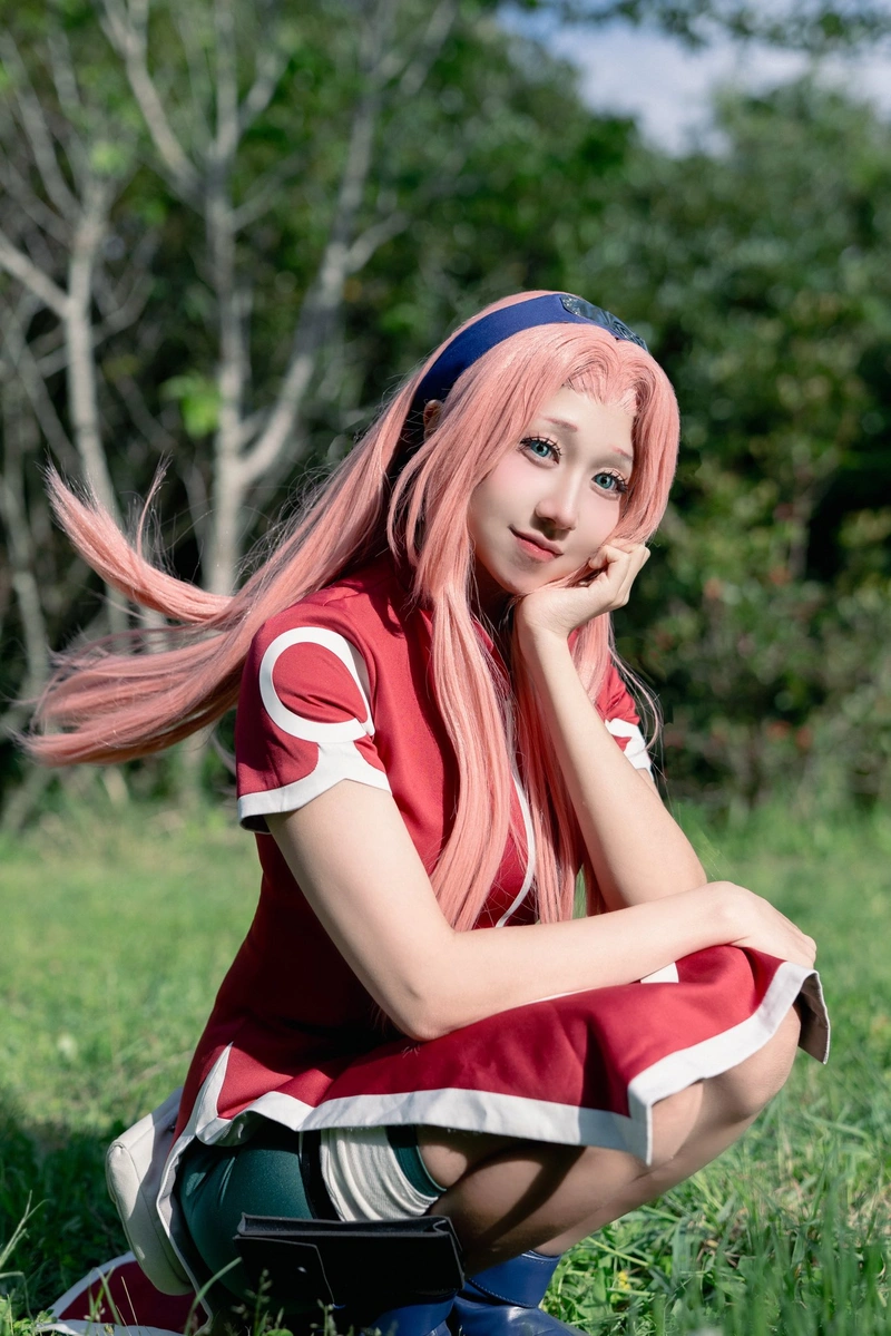 Hình Sakura Haruno cosplay mang phong cách ninja đầy cá tính