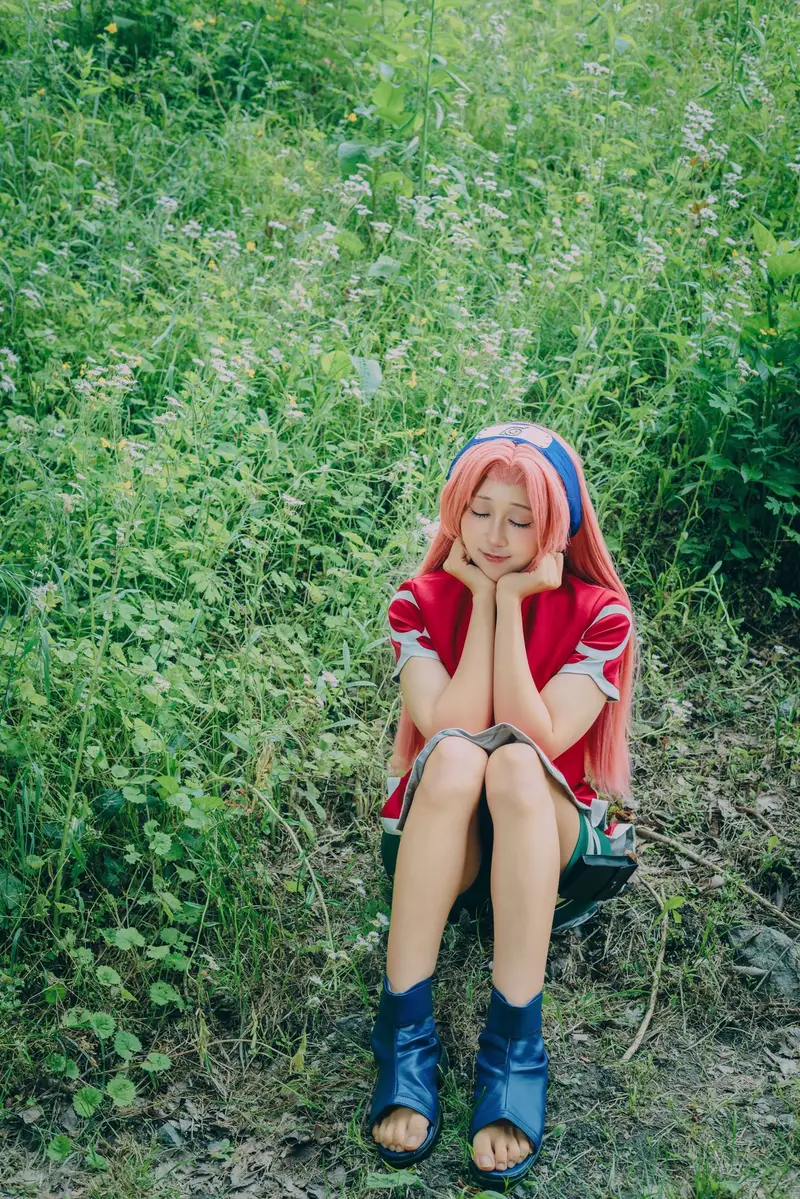 Hình Sakura Haruno cosplay với visual ngọt ngào đầy cuốn hút_