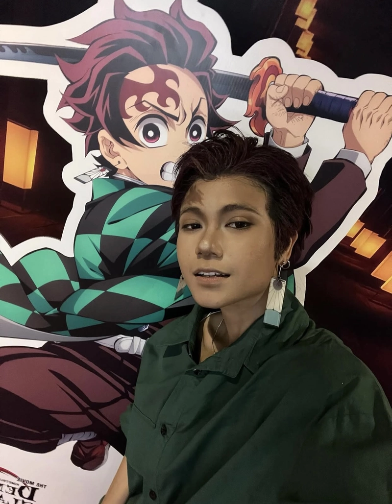 Hình Tanjiro cosplay nổi bật với vết sẹo đặc trưng