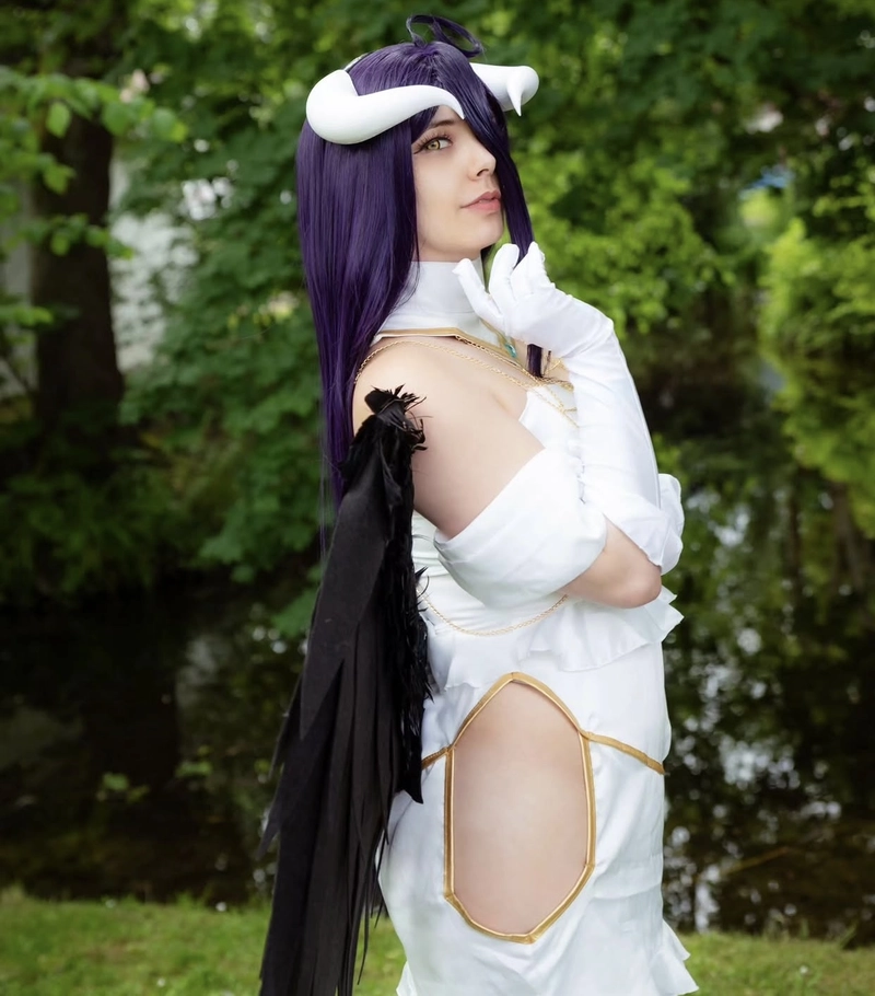 Hình ảnh Albedo cosplay với visual sắc sảo
