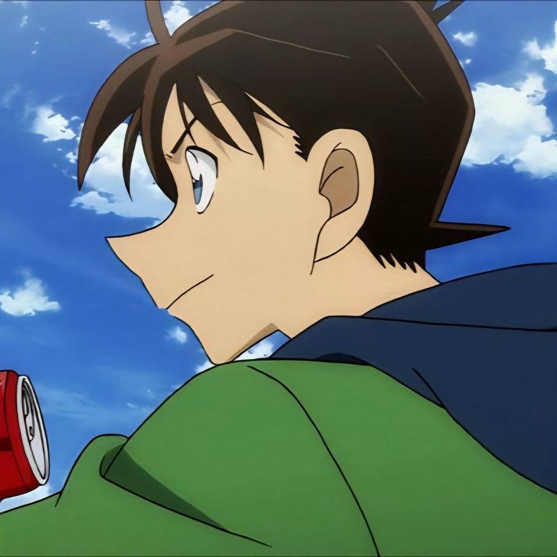Hình ảnh Kudo Shinichi anime nổi bật giữa khung cảnh