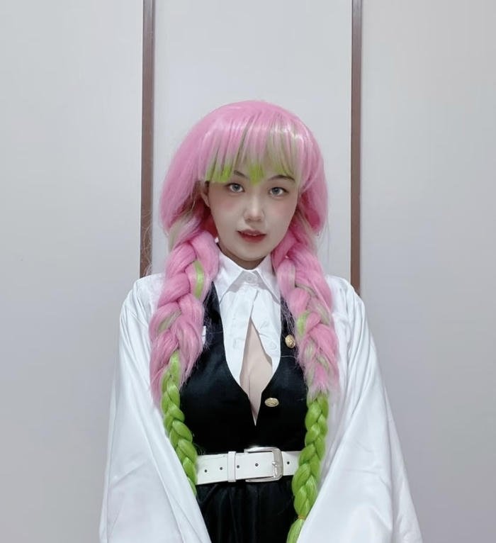 Hình ảnh mitsuri cosplay góc chính diện