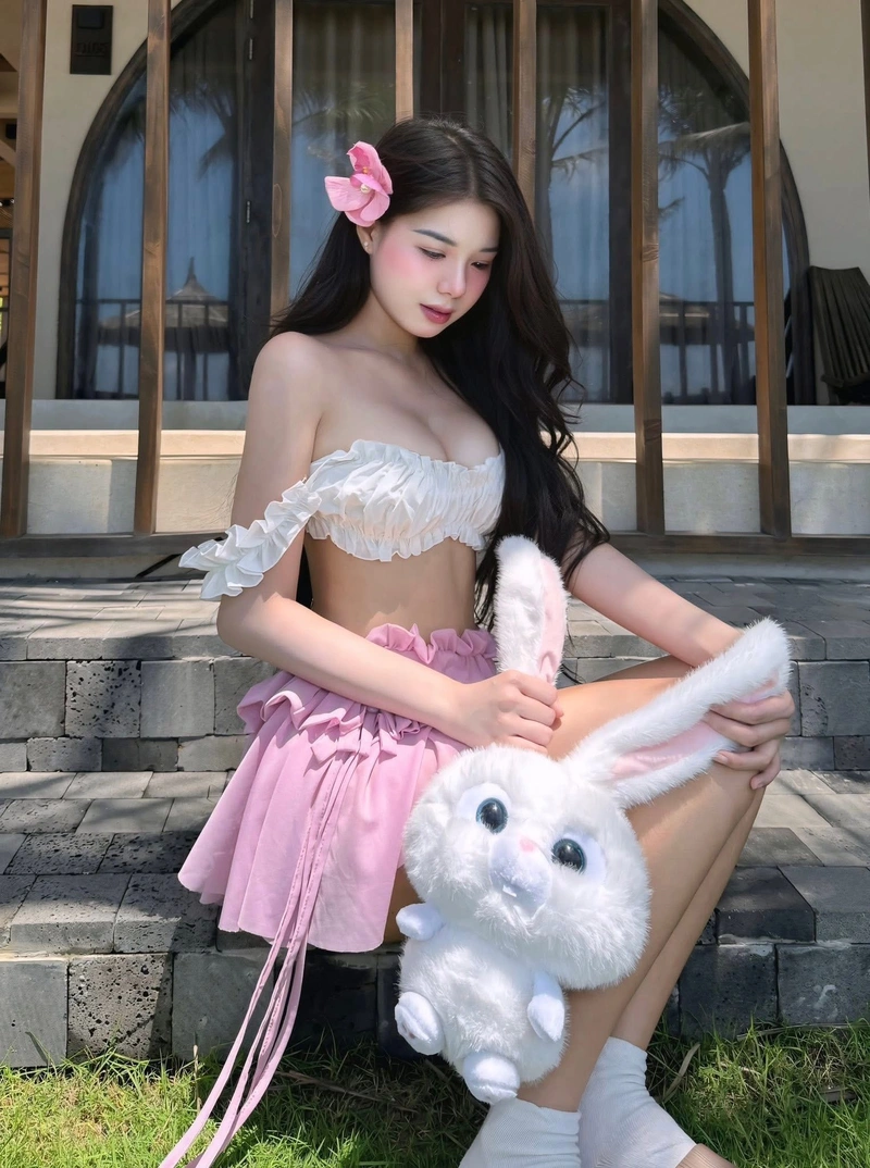 Hình ảnh trà hạ ly bikini đơn giản mà đẹp
