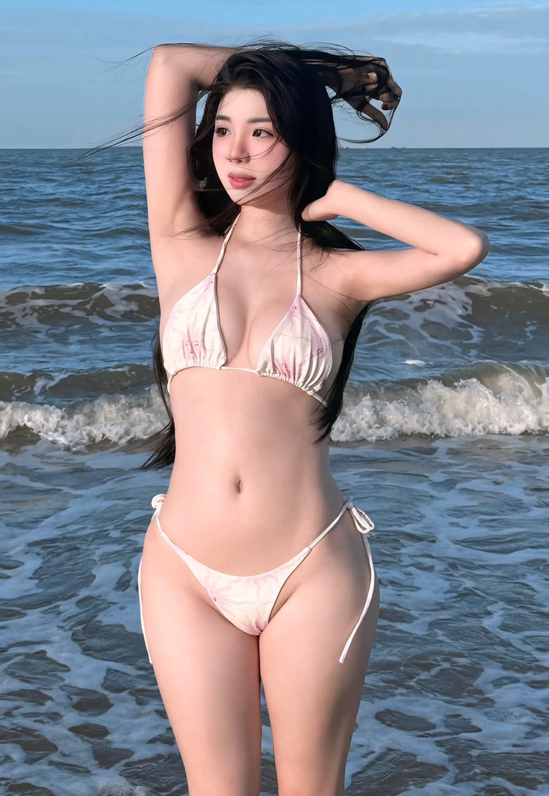 Hình ảnh trà hạ ly bikini sexy tinh tế