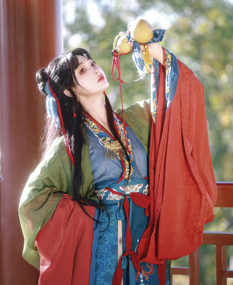 Hình cosplay cổ trang nổi bật với phong cách tiên hiệp