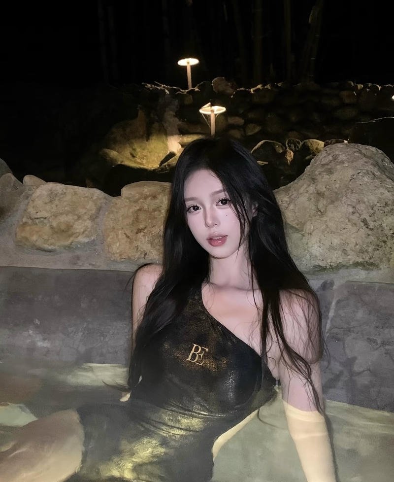 Hình gái xinh 2k8 mang nét đẹp tự nhiên đầy cuốn hút