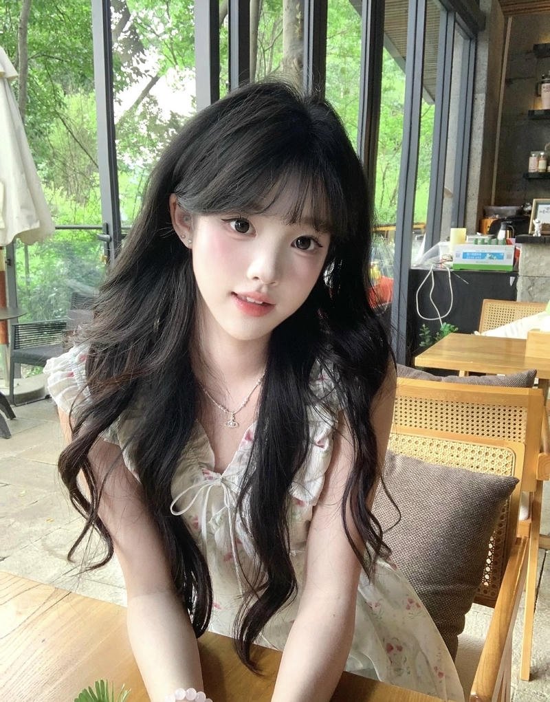 Hình gái xinh 2k8 mang vẻ đẹp dịu dàng pha chút ngọt