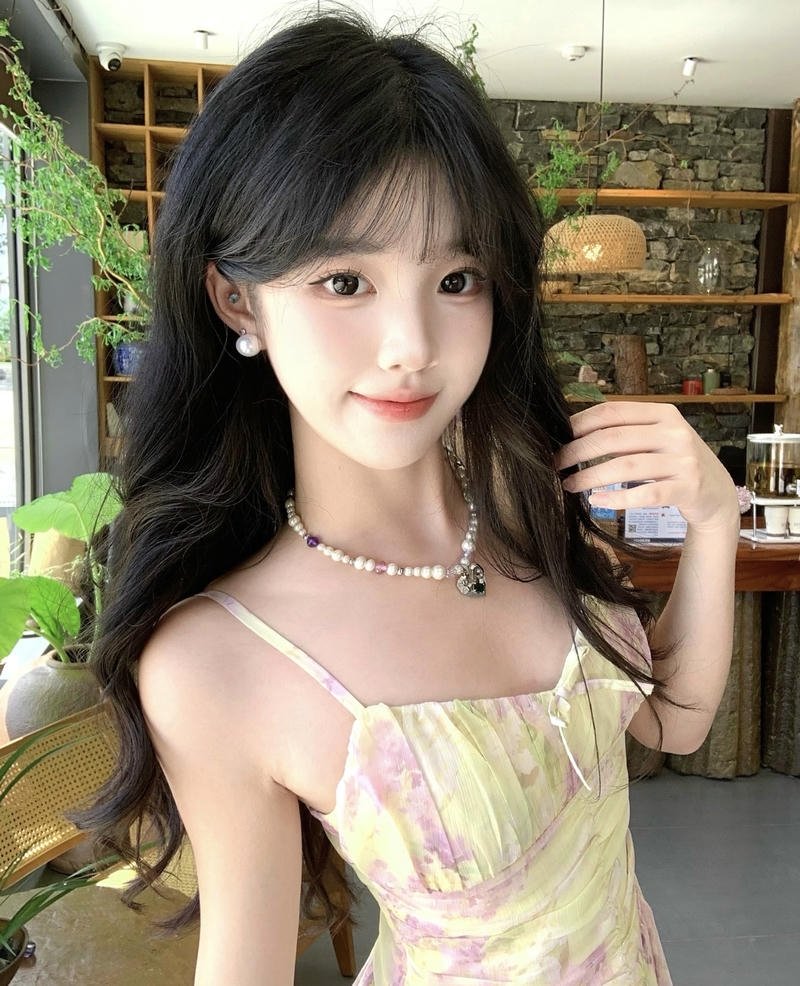 Hình gái xinh douyin dùng makeup tông nude tinh giản