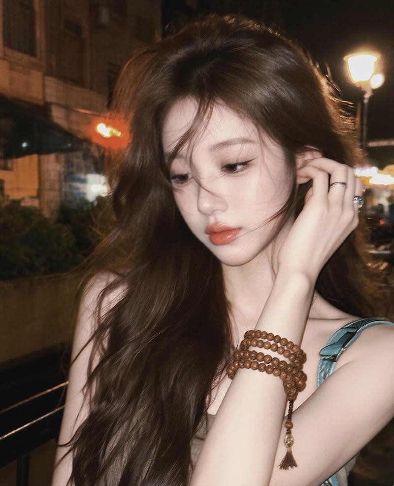 Hình gái xinh douyin sử dụng makeup má hồng baby