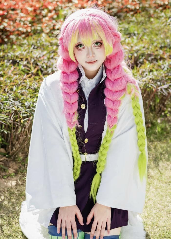 Hình mitsuri cosplay ánh nhìn long lanh