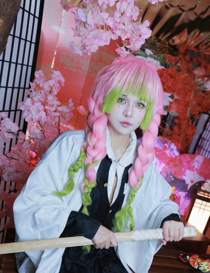 Hình mitsuri cosplay phong thái nhẹ nhàng