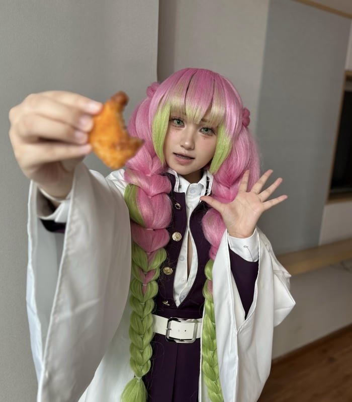 Hình mitsuri cosplay tạo hình chuẩn nhân vật