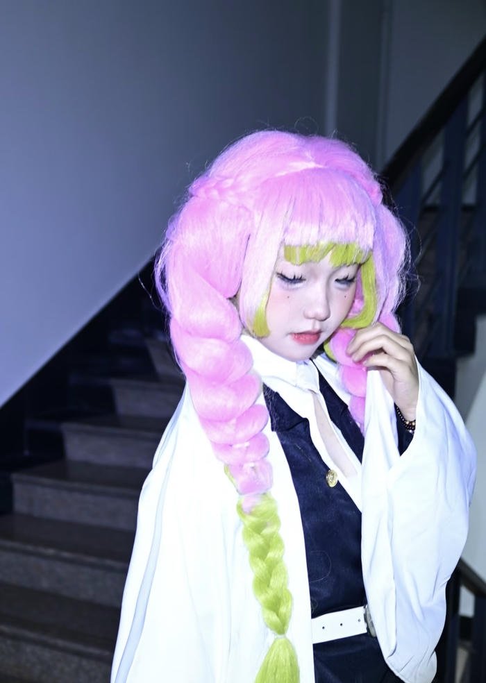 Hình mitsuri cosplay thần sắc tươi sáng