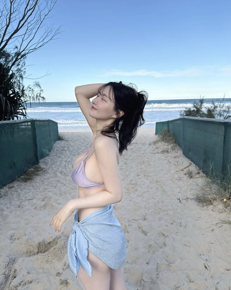 Hot girl seoul asuna bikini tạo dáng đơn giản