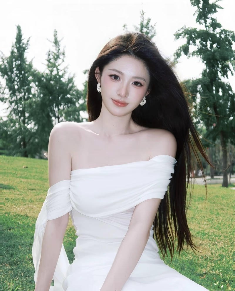 Không gian ngoài trời làm nổi bật nét tươi mới gái xinh 2k3