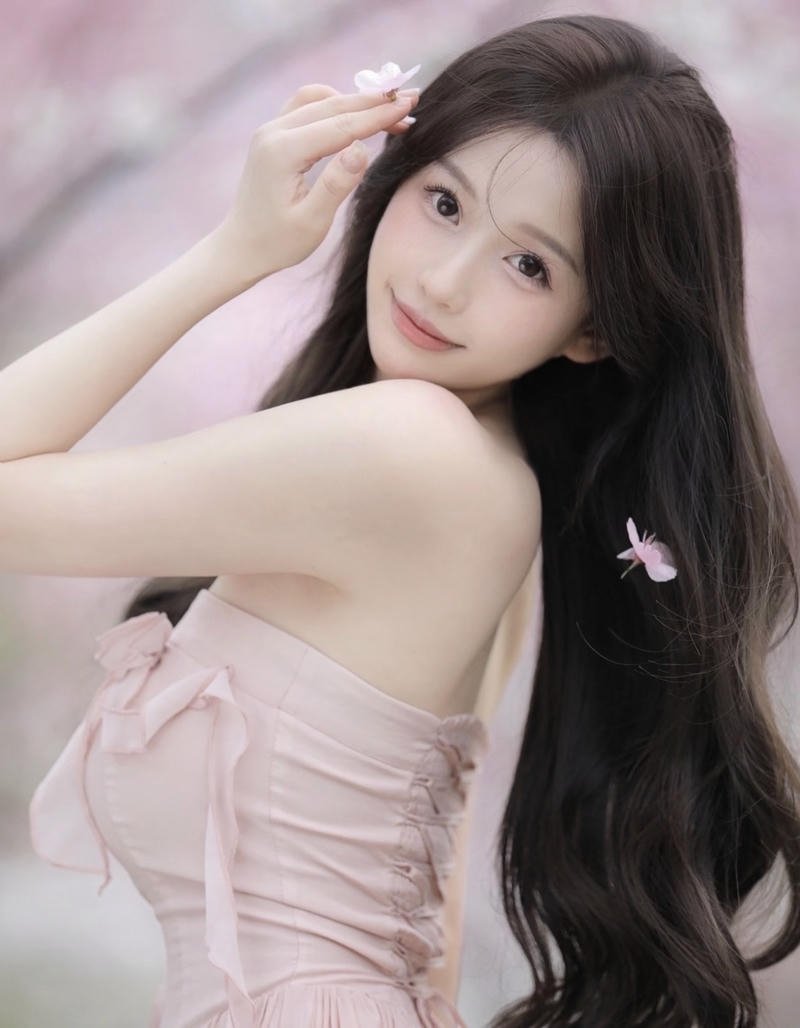 Khung hình ngoài trời mang lại nét năng động gái xinh 2k3