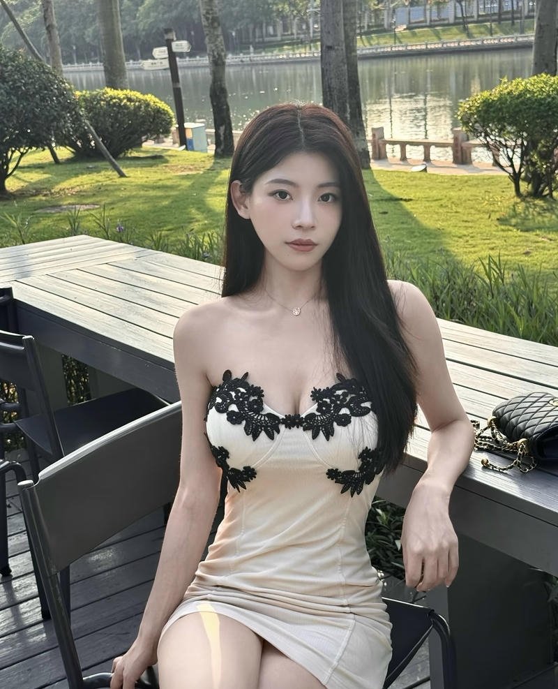 Làn da sáng mịn làm nổi bật ảnh gái xinh 2k2 tự nhiên