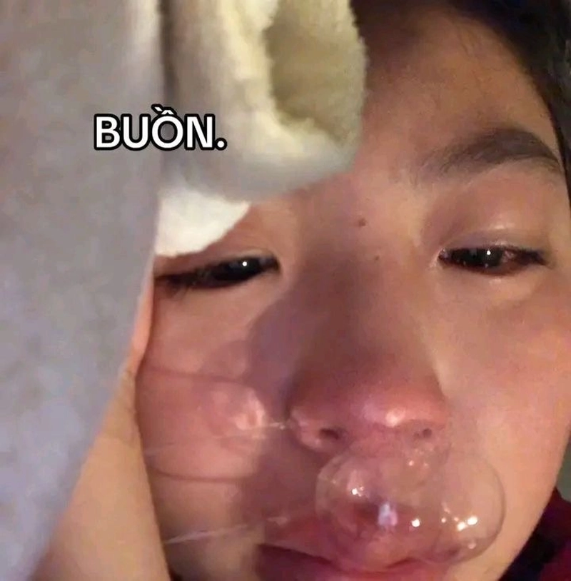 Meme tủi thân cùng ánh mắt buồn nhiều tâm trạng