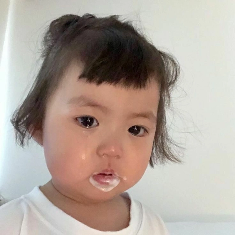 Meme tủi thân cùng nét mặt phụng phịu đáng yêu