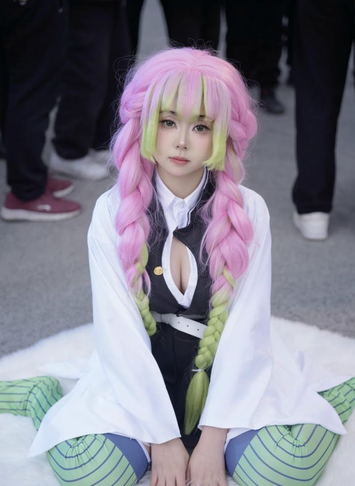 Mitsuri cosplay đôi mắt to tròn