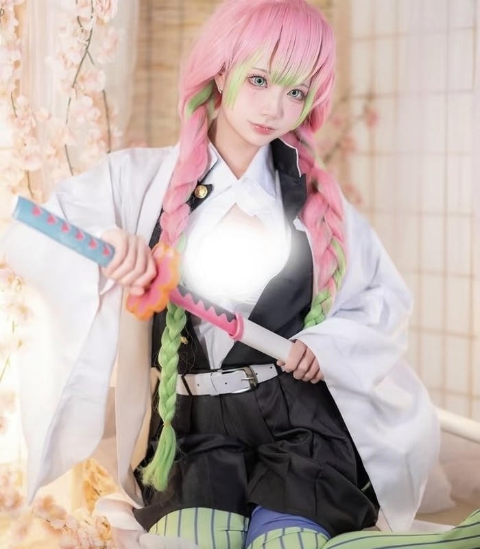 Mitsuri cosplay khuôn mặt đáng yêu