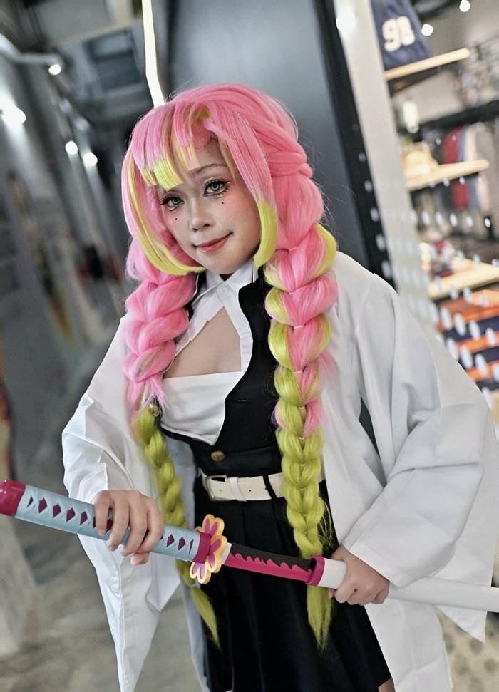Mitsuri cosplay thân hình mũm mĩm