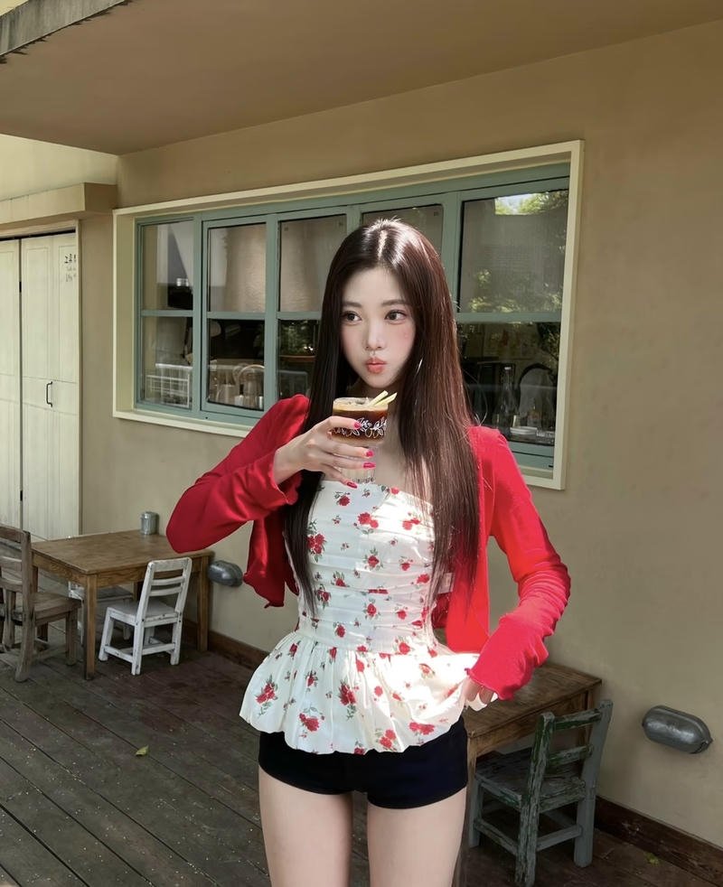Nét đáng yêu nhẹ nhàng của gái xinh 2k4