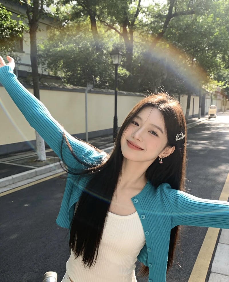 Nhân vật gái xinh 2k7 thu hút ánh nhìn ngay lần đầu