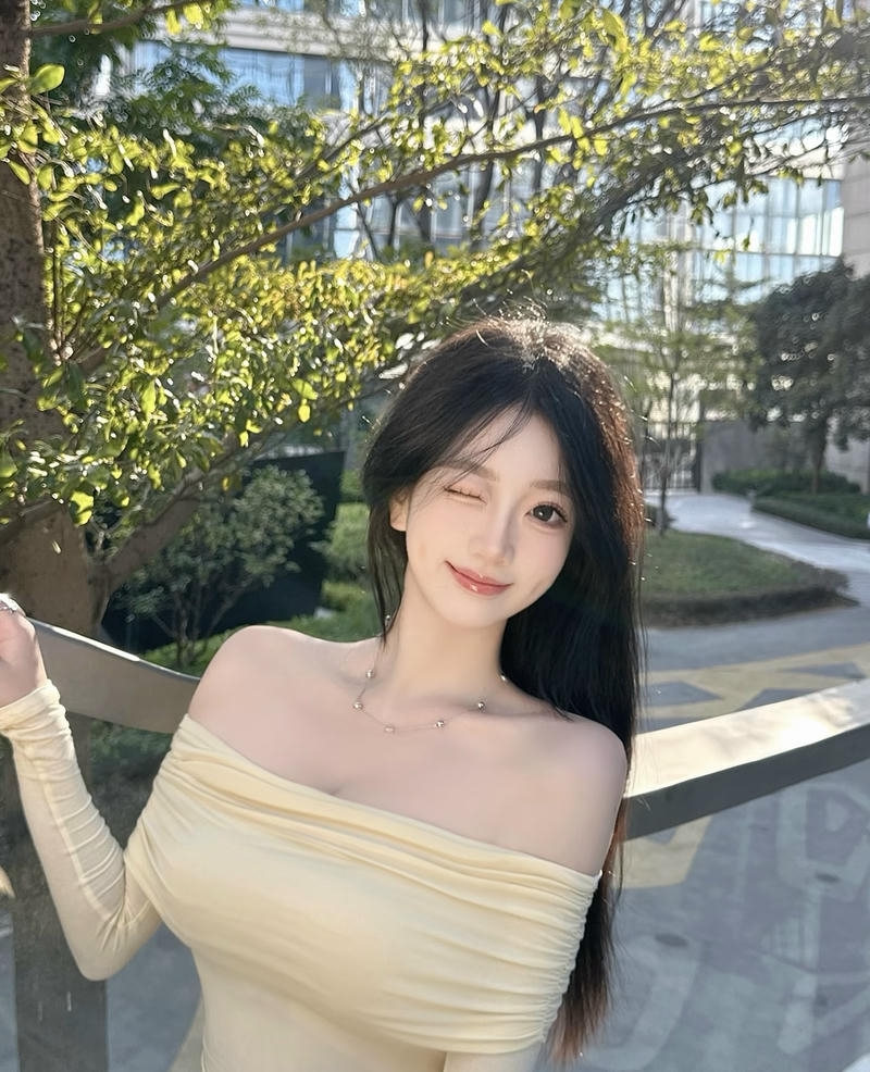 Nụ cười rạng rỡ khiến gái xinh 2k4 nổi bật