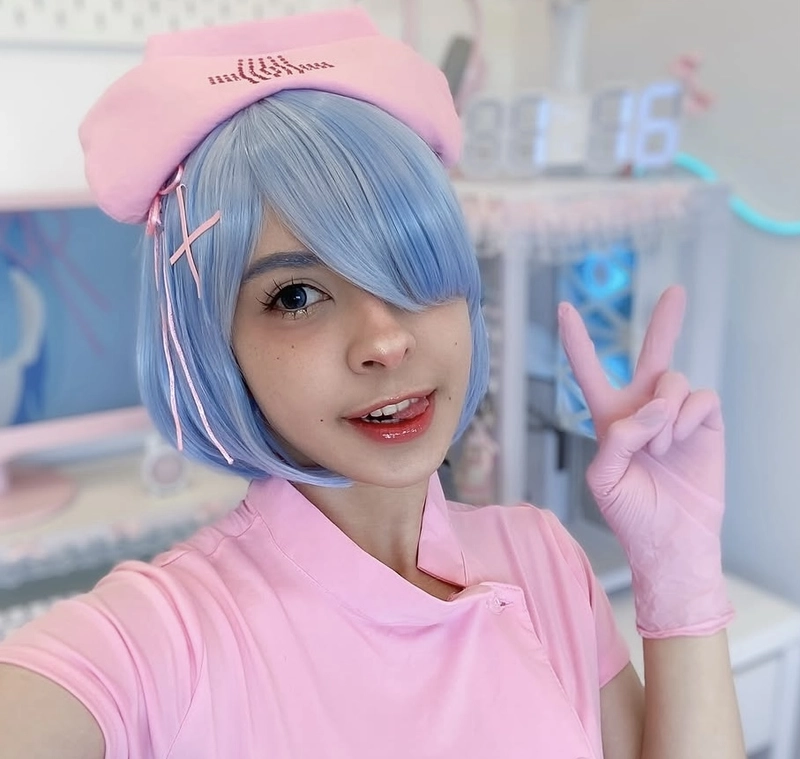 Rem cosplay sở hữu visual khiến fan không rời mắt