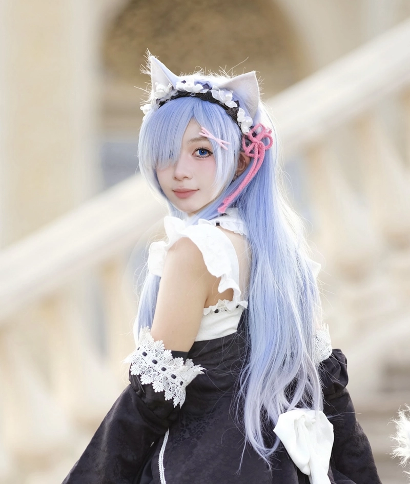 Rem cosplay tái hiện waifu nổi tiếng đầy cuốn hút