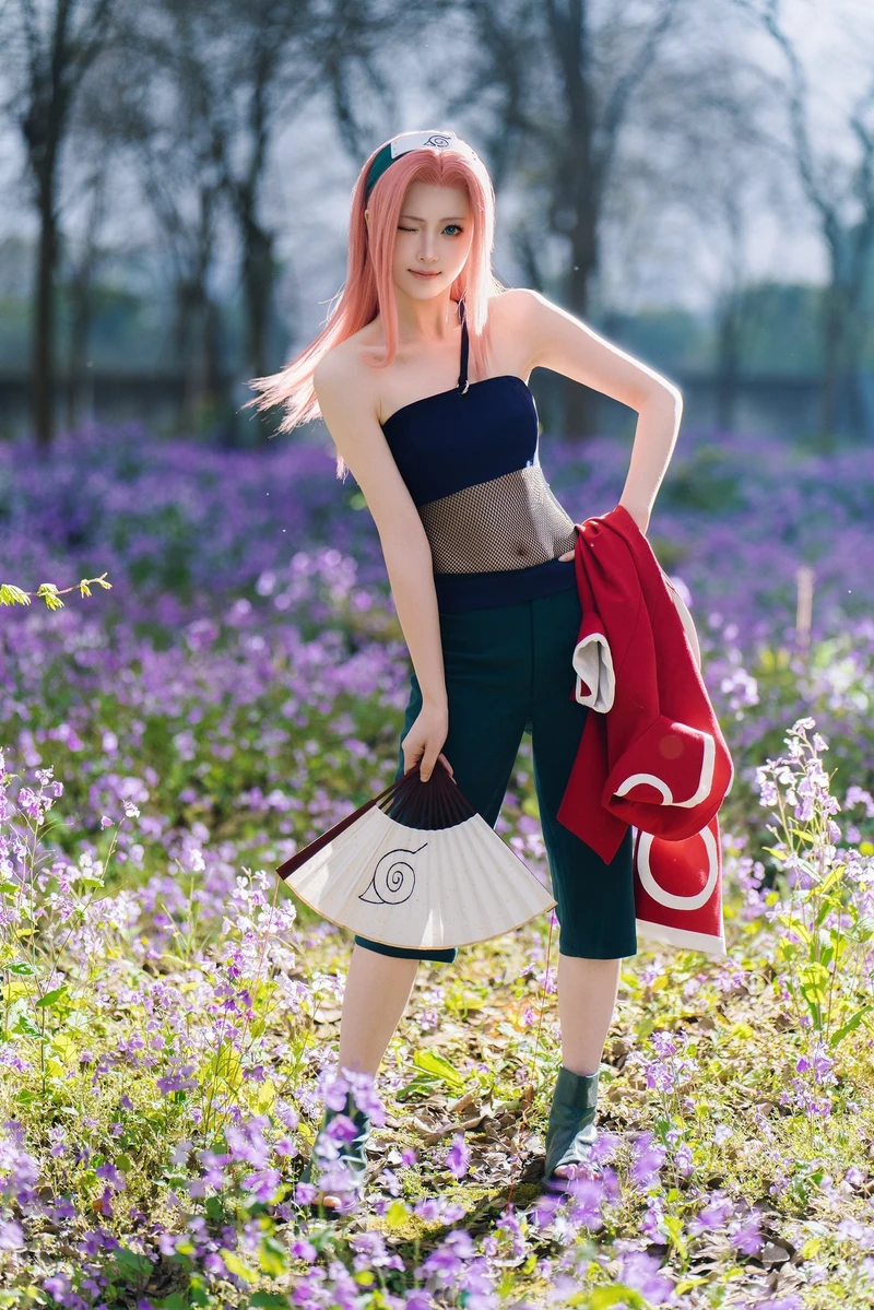 Sakura Haruno cosplay nổi bật trong từng khung hình nghệ thuật
