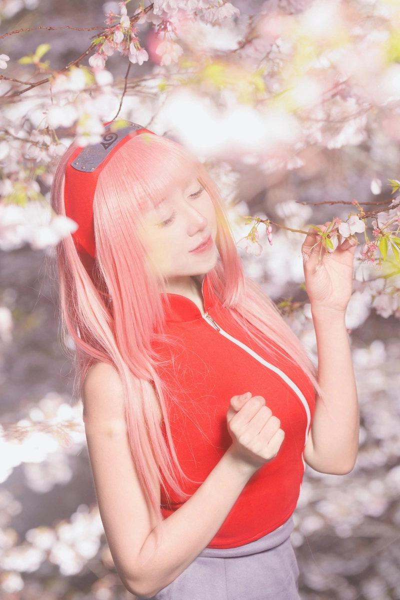Sakura Haruno cosplay thần thái mạnh mẽ