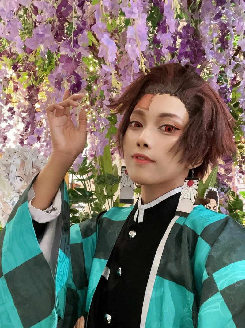Tanjiro cosplay mang khí chất mạnh mẽ