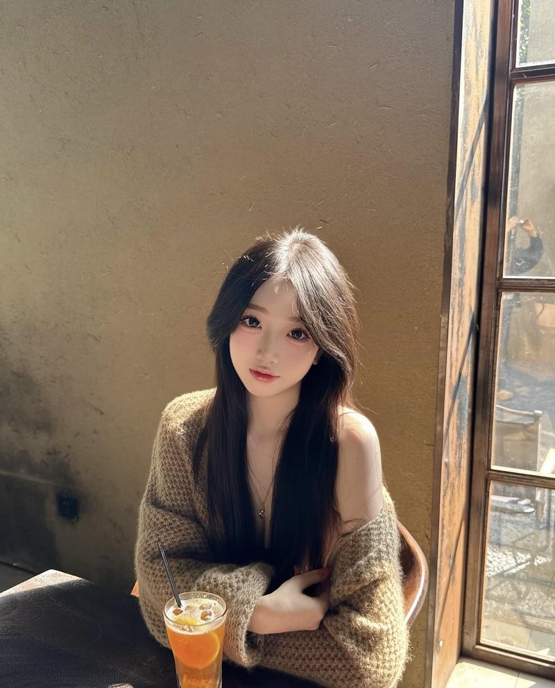 Thần thái nhẹ nhàng lan tỏa trong ảnh gái xinh 2k2