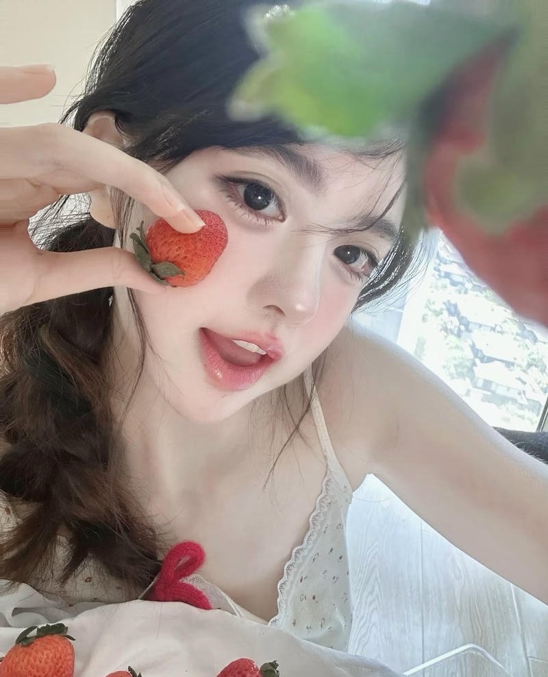Vẻ đẹp tự nhiên của gái xinh 2k4 trước ống kính