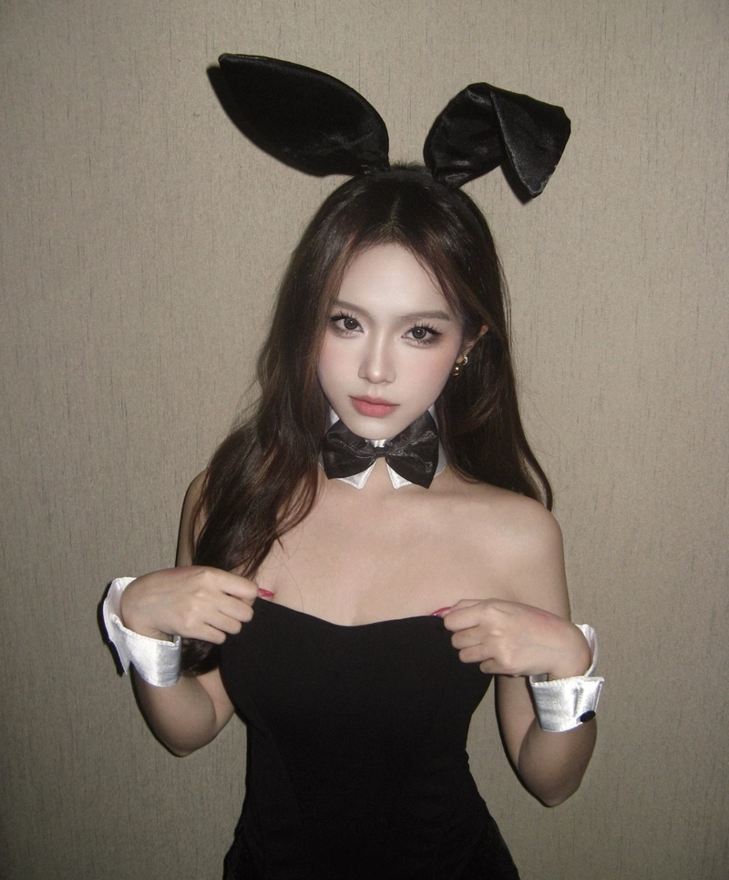 ảnh gái xinh cosplay thỏ thu hút người xem bởi nét dễ thương