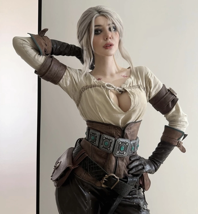 bức ảnh alina becker cosplay khiến fan không thể rời mắt