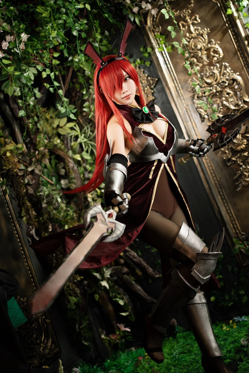 cosplay erza nổi bật cùng bộ giáp đặc trưng ấn tượng
