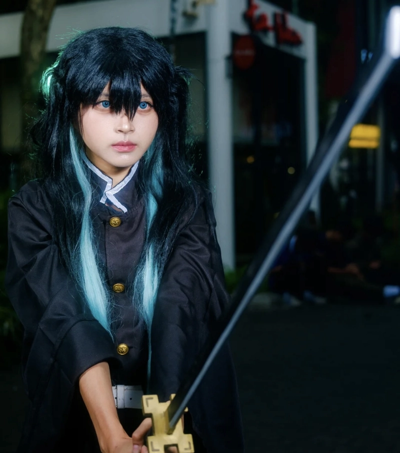 cosplay muichirou nổi bật với phong cách kiếm sĩ trẻ tuổi