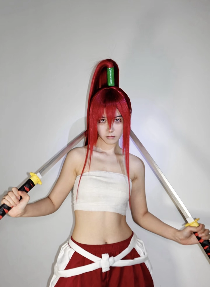 gái đẹp cosplay erza với visual nổi bật đầy cuốn hút