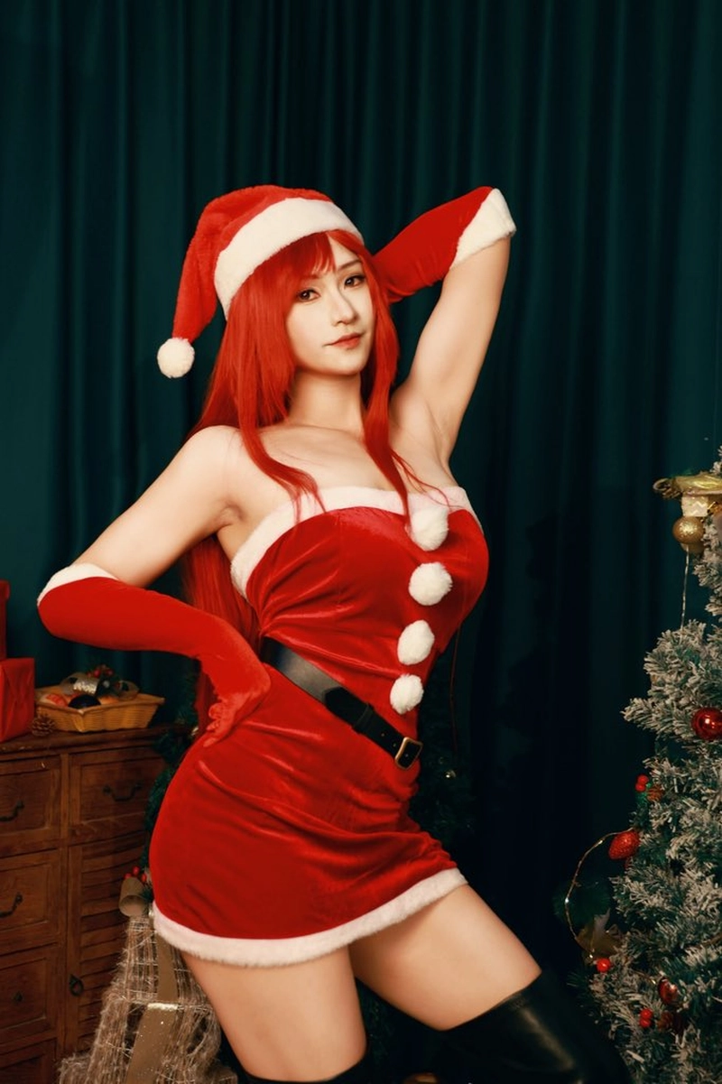 gái xinh cosplay erza đêm giáng sinh