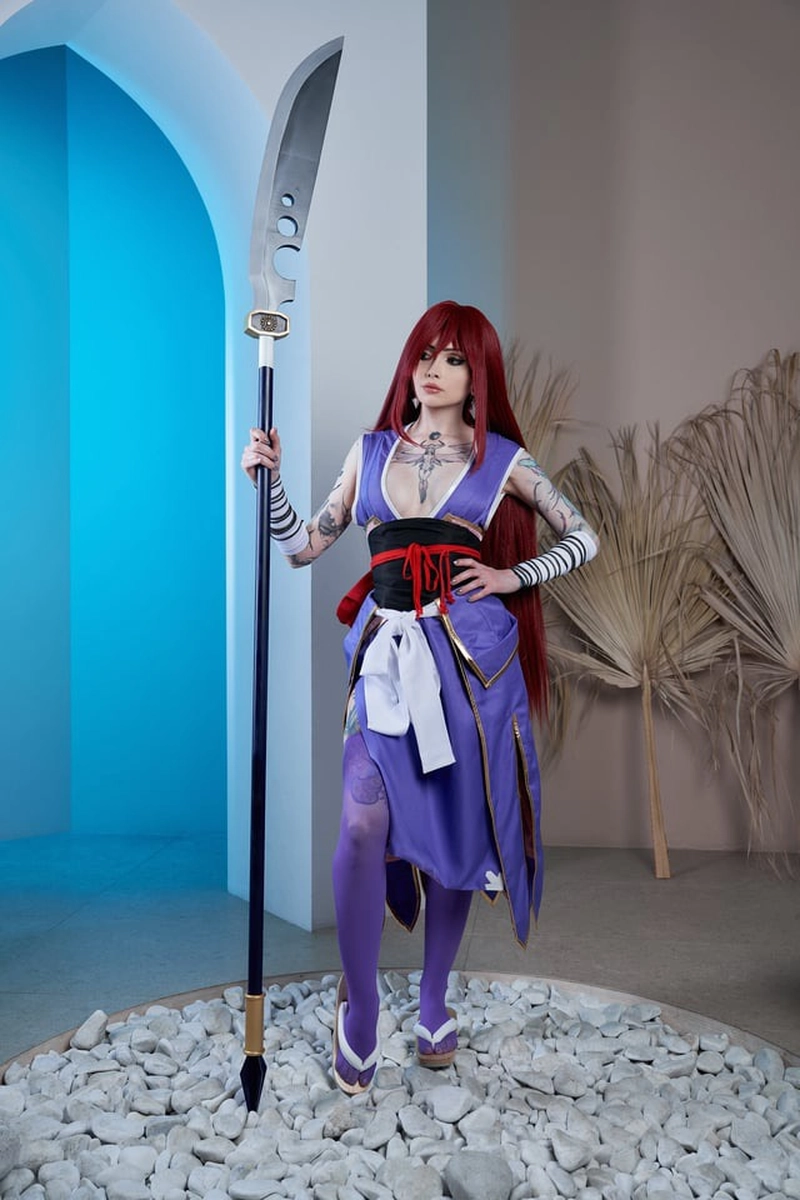 hình cosplay erza tái hiện nhân vật tóc đỏ